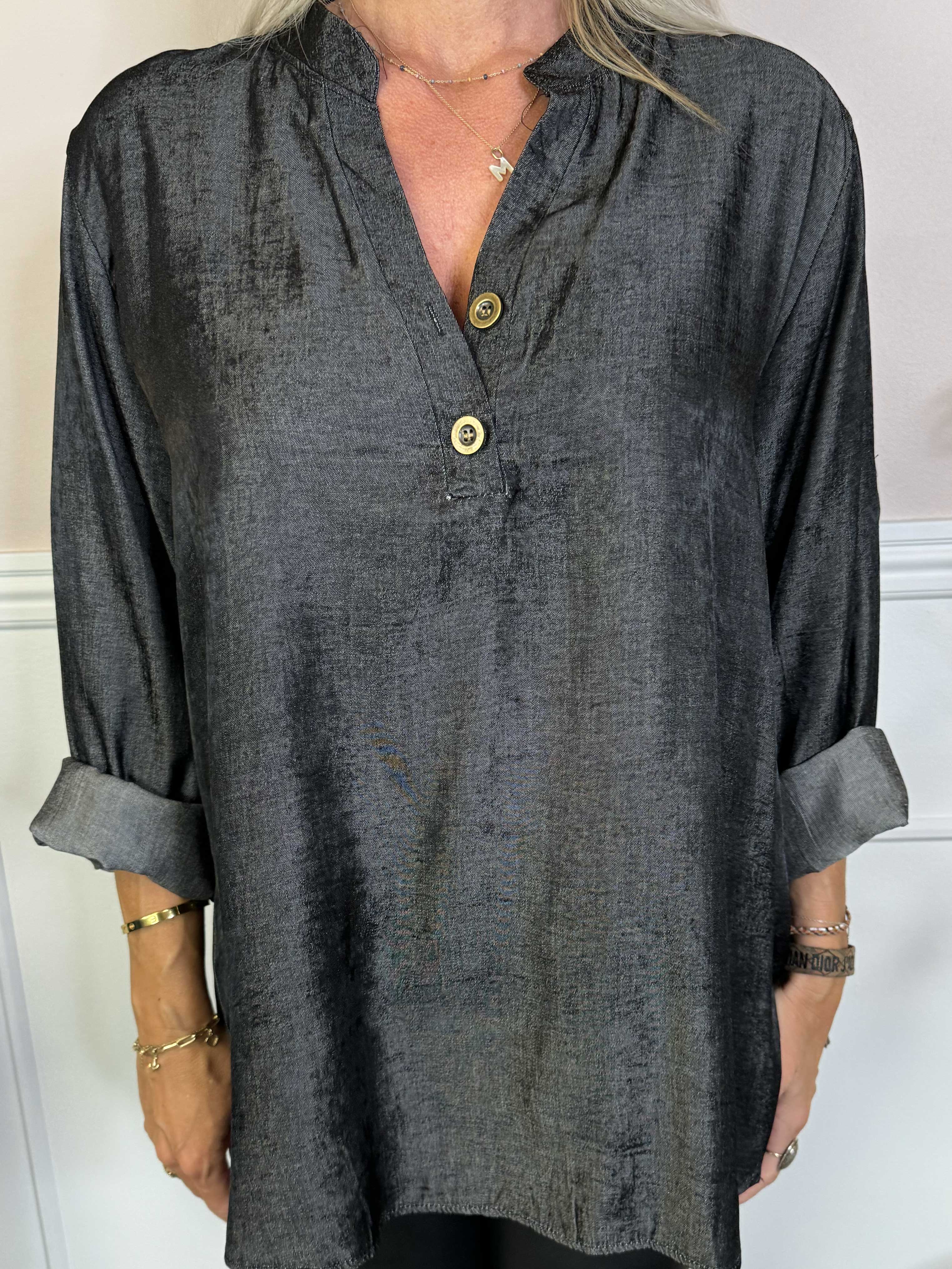 Ebba Denim - Söt denimskjorta med guldknappar